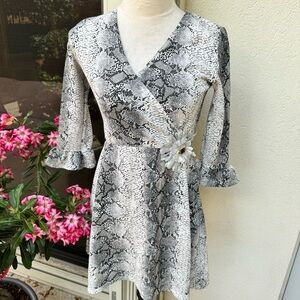 MISGUIDED. Snake Print, Mini Dress. 3/4 sleeves, ruffled at cuff. Size 4.